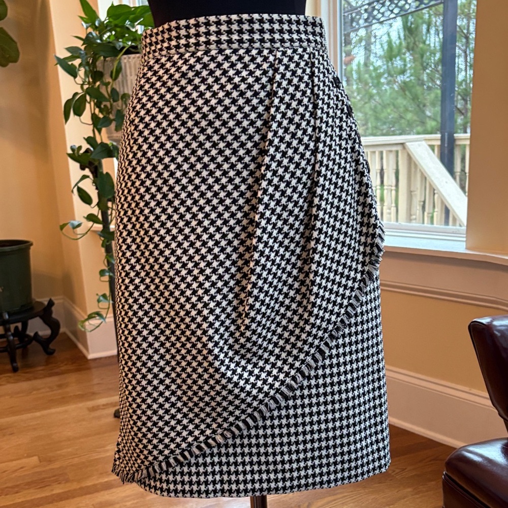 Elegant Houndstooth Pencil Skirt